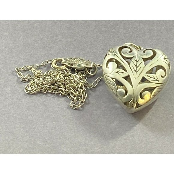 Vintage Puffy Heart Floral Leaf Filigree Pendant Fine Chain Necklace - Picture 5 of 5